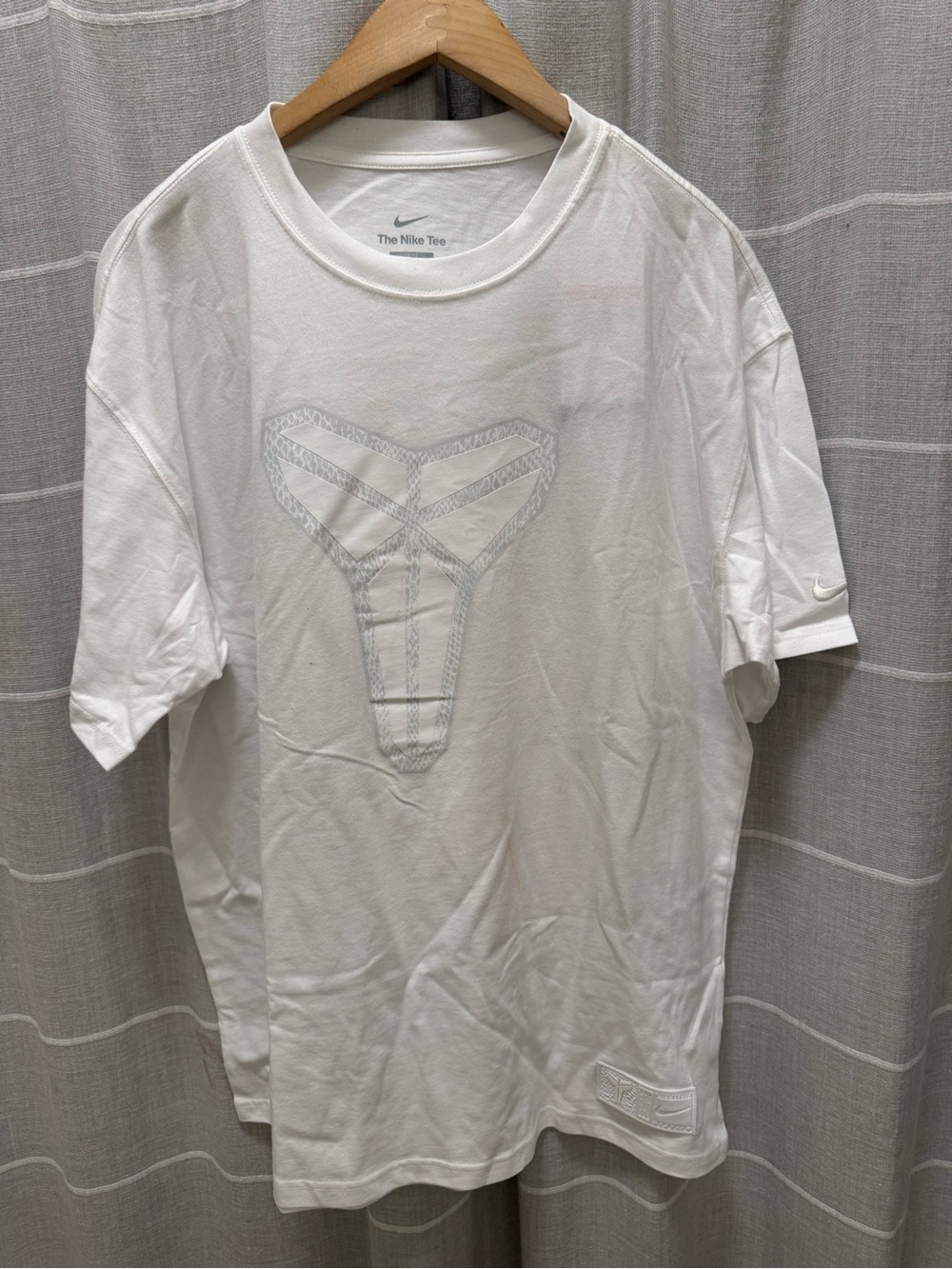 Nike White Men’s Graphic Crew Neck Tee